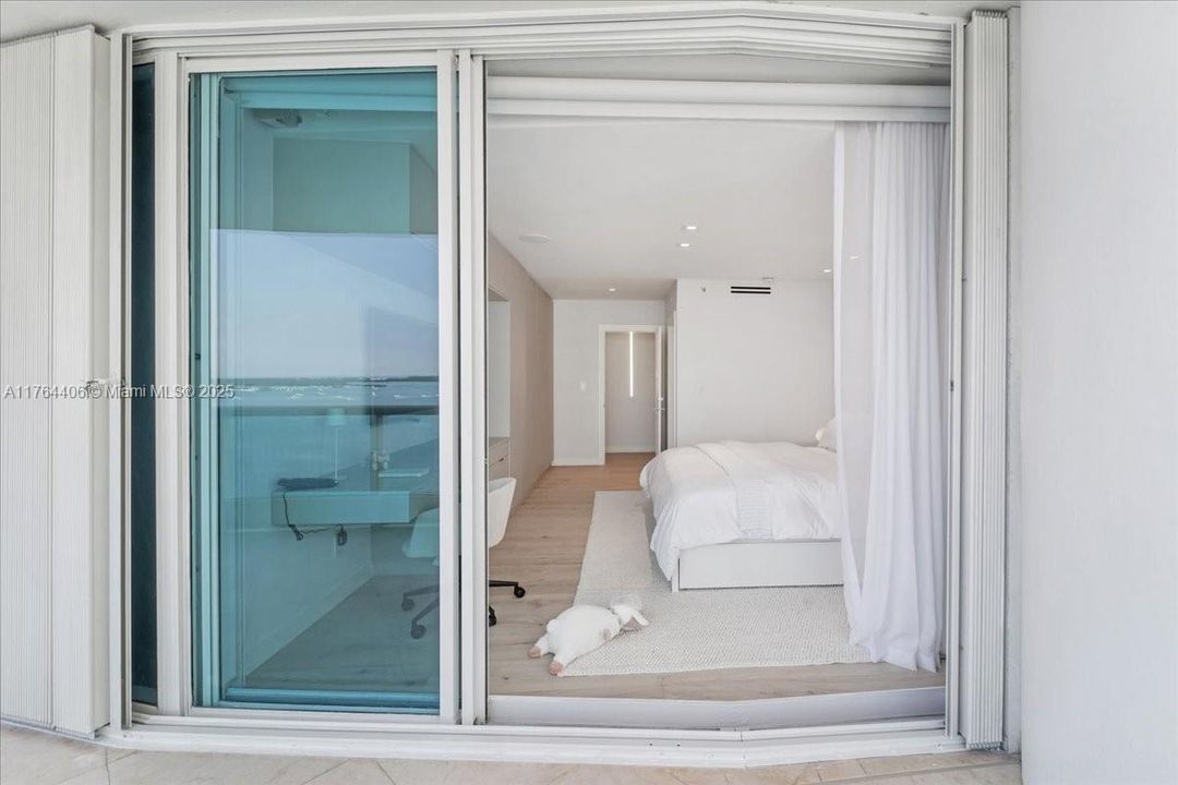 最近售出: $4,076,450 (3 贝兹, 3 浴室, 3065 平方英尺)