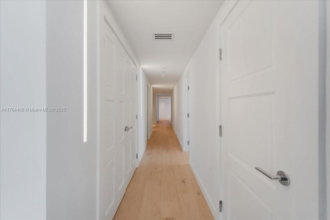 最近售出: $4,076,450 (3 贝兹, 3 浴室, 3065 平方英尺)