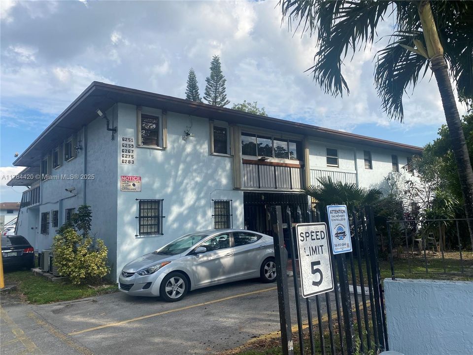 最近售出: $260,000 (2 贝兹, 2 浴室, 977 平方英尺)