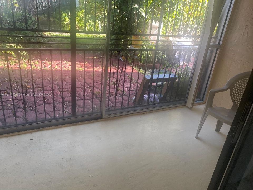 最近售出: $260,000 (2 贝兹, 2 浴室, 977 平方英尺)