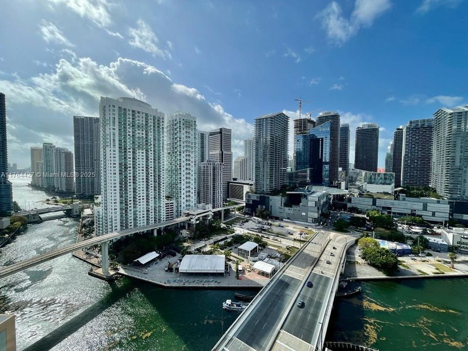 Недавно продано: $697,000 (2 спален, 2 ванн, 1385 Квадратных фут)