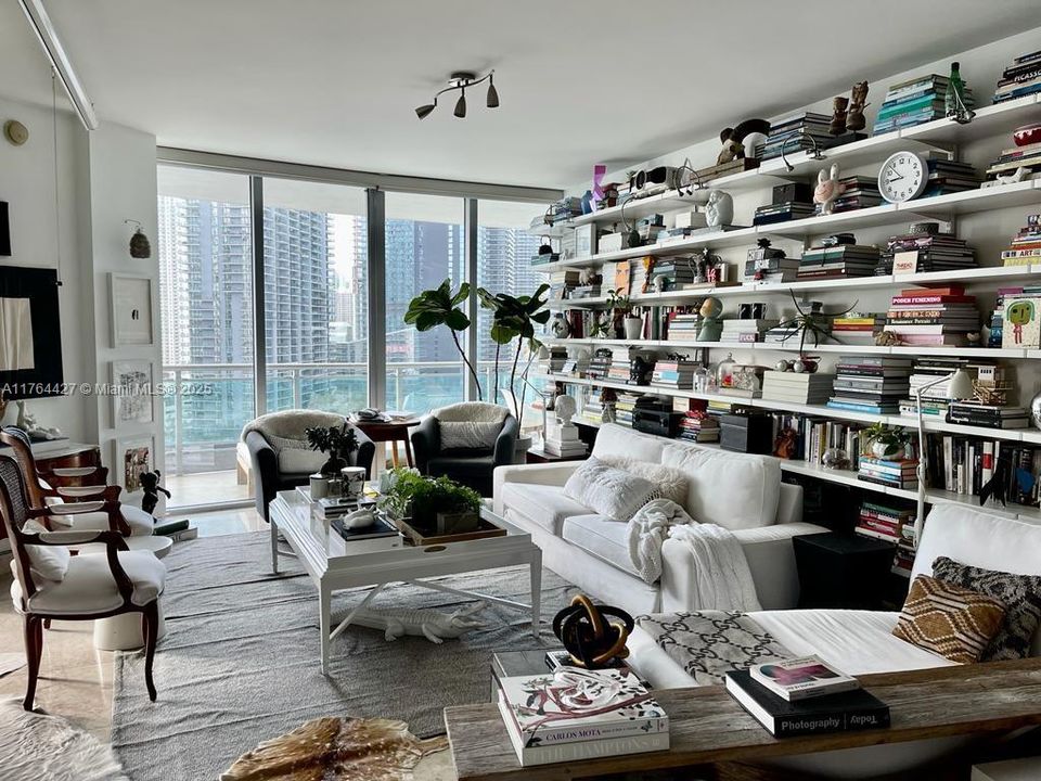 Недавно продано: $697,000 (2 спален, 2 ванн, 1385 Квадратных фут)