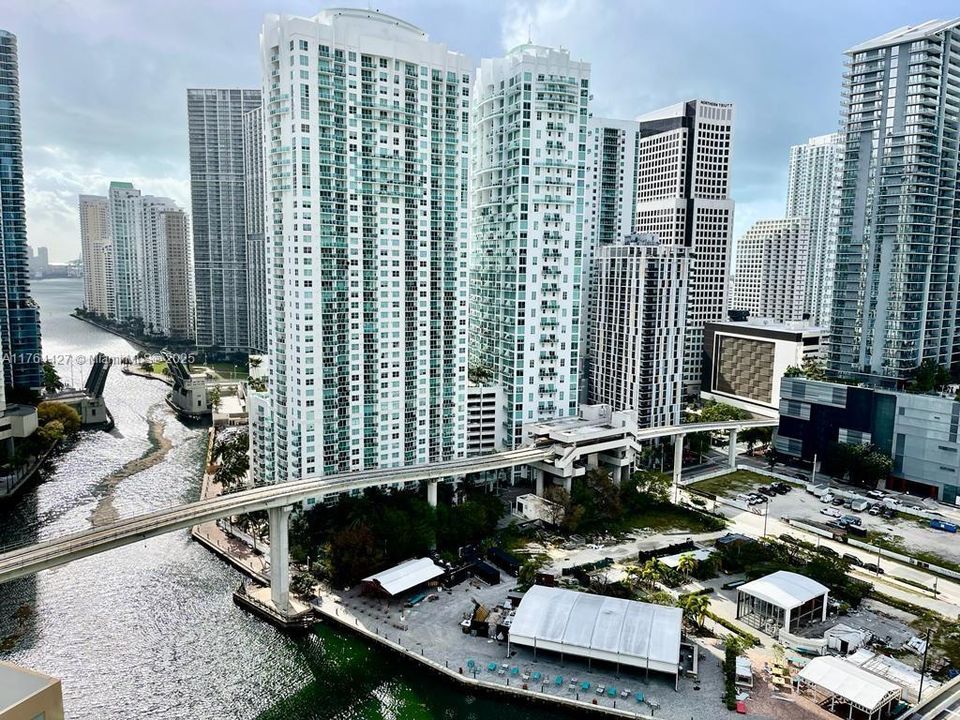 Недавно продано: $697,000 (2 спален, 2 ванн, 1385 Квадратных фут)