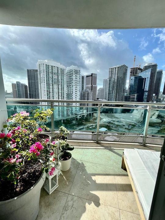 Недавно продано: $697,000 (2 спален, 2 ванн, 1385 Квадратных фут)