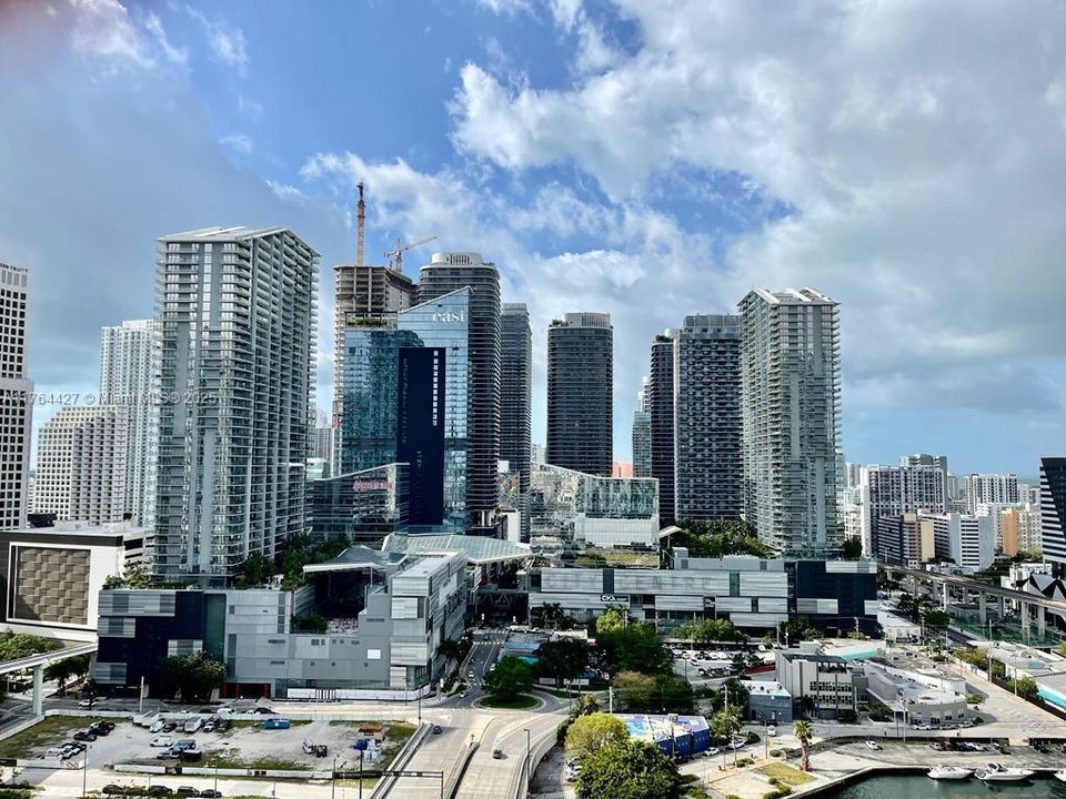 Недавно продано: $697,000 (2 спален, 2 ванн, 1385 Квадратных фут)