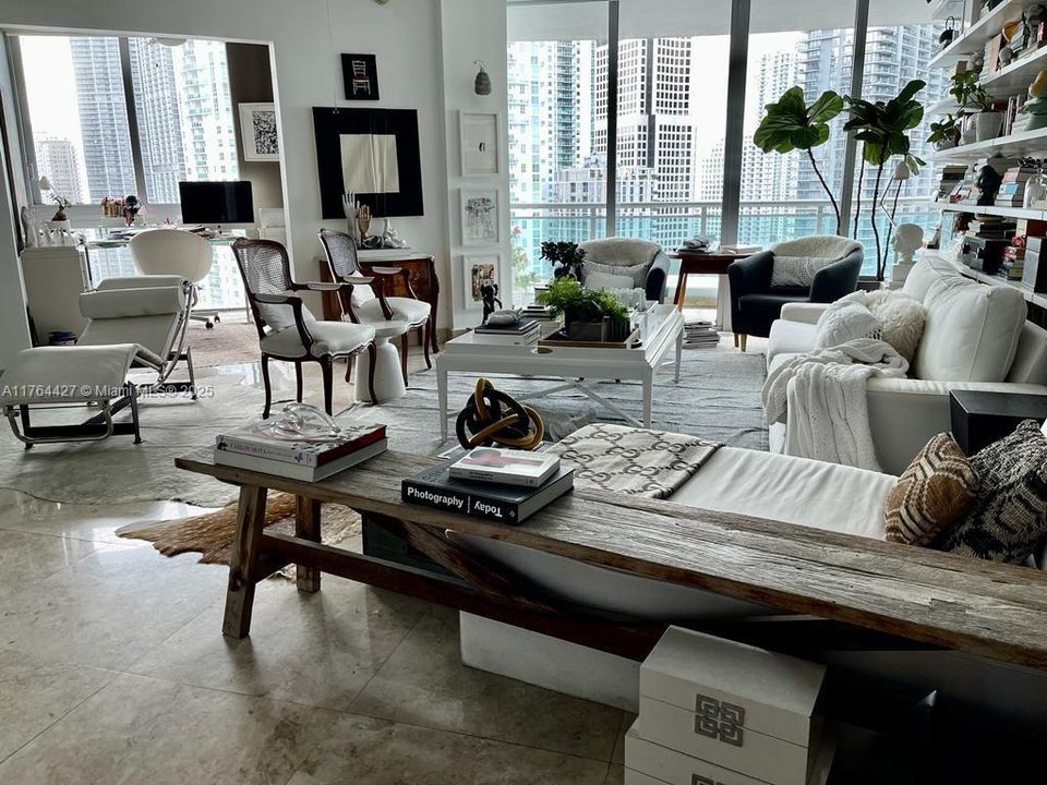 Недавно продано: $697,000 (2 спален, 2 ванн, 1385 Квадратных фут)