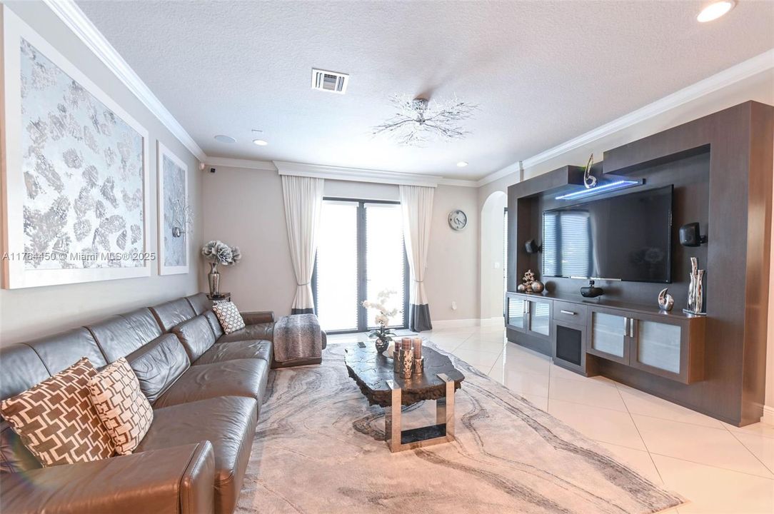 Recently Sold: $1,199,000 (5 beds, 3 baths, 2702 Square Feet)