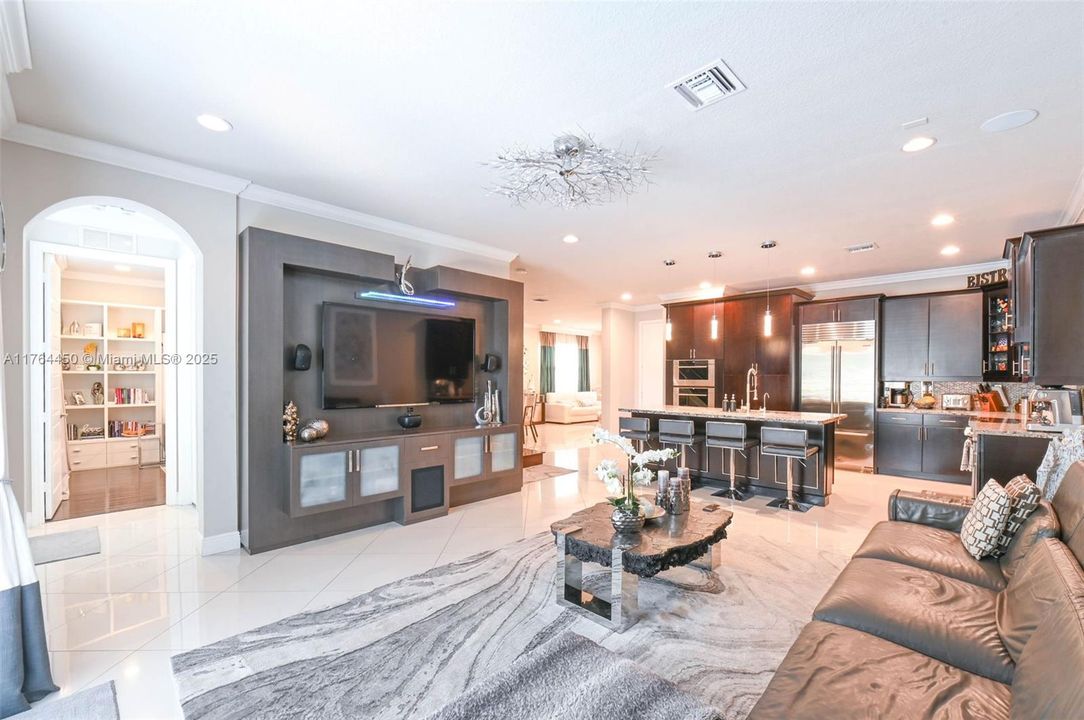 Recently Sold: $1,199,000 (5 beds, 3 baths, 2702 Square Feet)