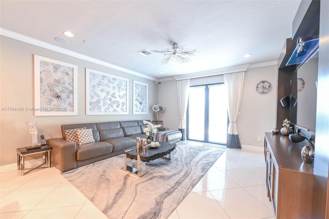 Recently Sold: $1,199,000 (5 beds, 3 baths, 2702 Square Feet)