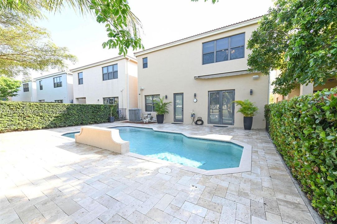 Recently Sold: $1,199,000 (5 beds, 3 baths, 2702 Square Feet)