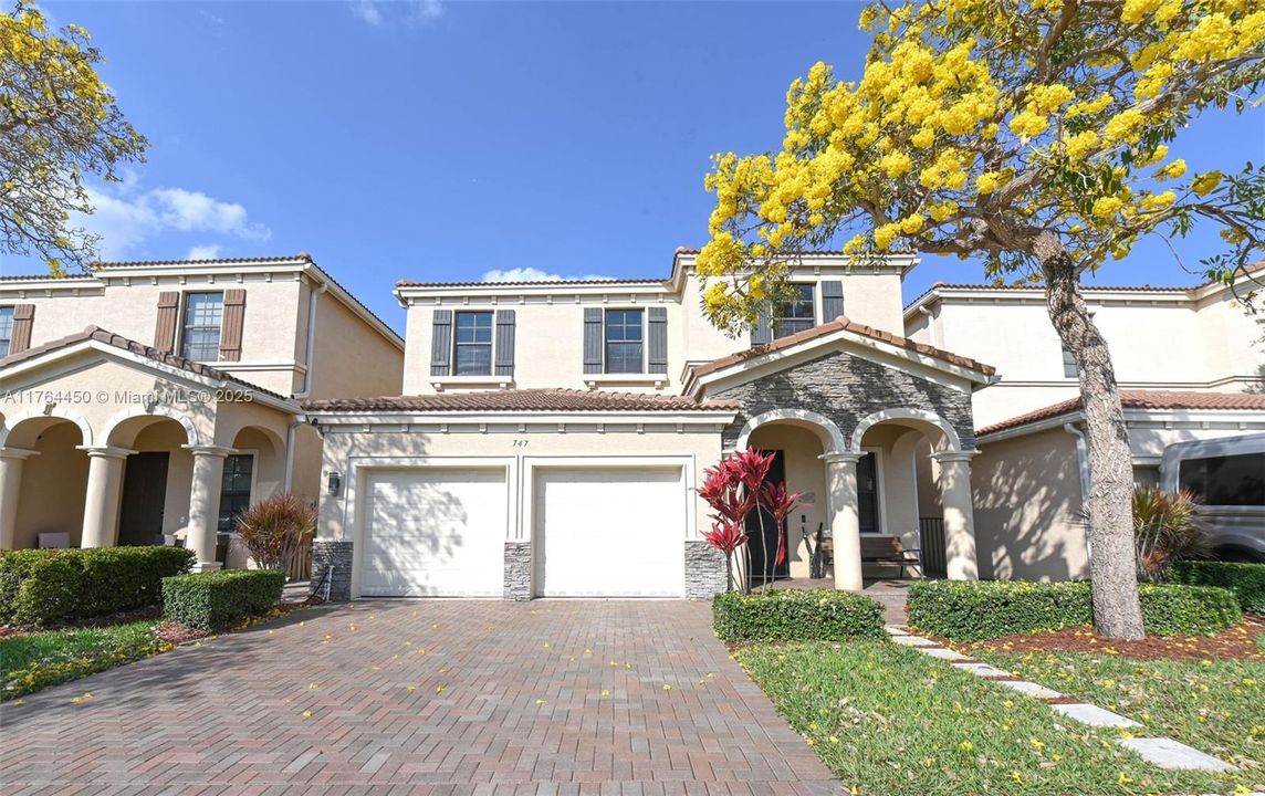 Recently Sold: $1,199,000 (5 beds, 3 baths, 2702 Square Feet)