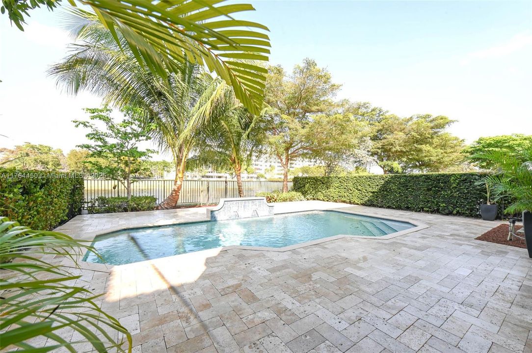 Recently Sold: $1,199,000 (5 beds, 3 baths, 2702 Square Feet)