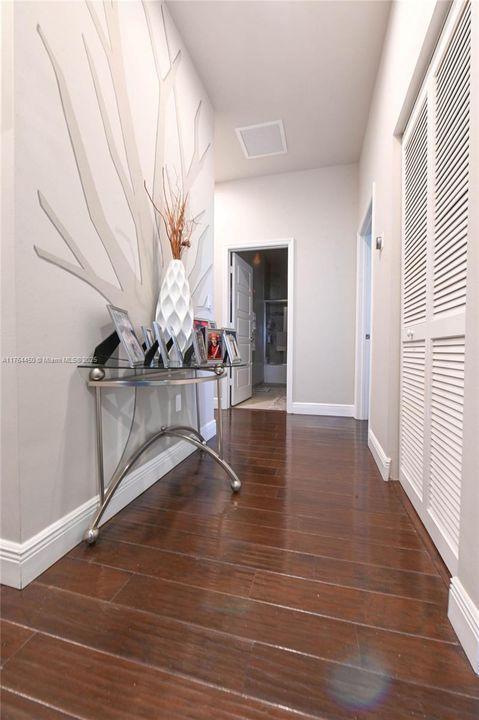 Recently Sold: $1,199,000 (5 beds, 3 baths, 2702 Square Feet)