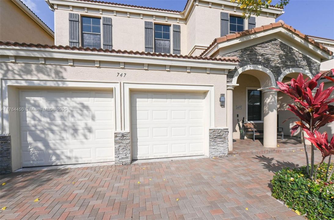 Recently Sold: $1,199,000 (5 beds, 3 baths, 2702 Square Feet)