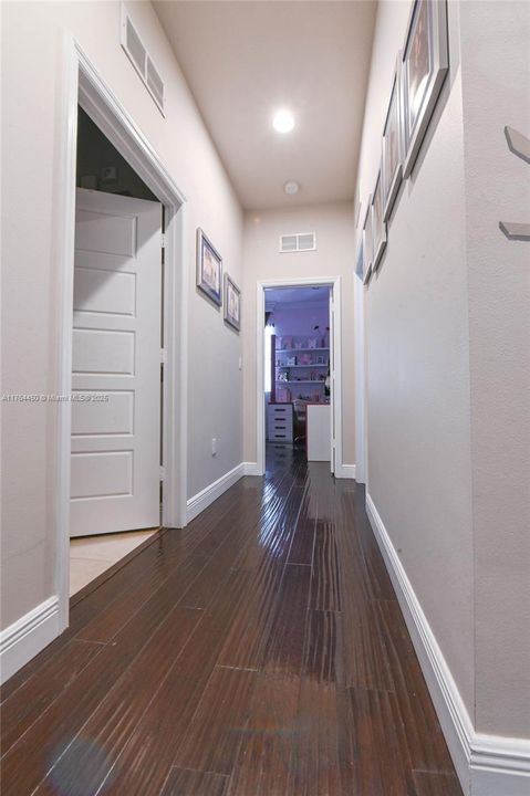 Recently Sold: $1,199,000 (5 beds, 3 baths, 2702 Square Feet)