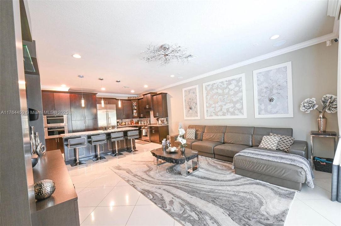 Recently Sold: $1,199,000 (5 beds, 3 baths, 2702 Square Feet)