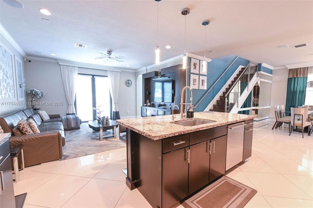 Recently Sold: $1,199,000 (5 beds, 3 baths, 2702 Square Feet)