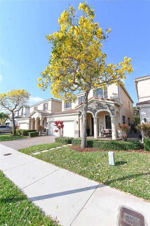 Recently Sold: $1,199,000 (5 beds, 3 baths, 2702 Square Feet)