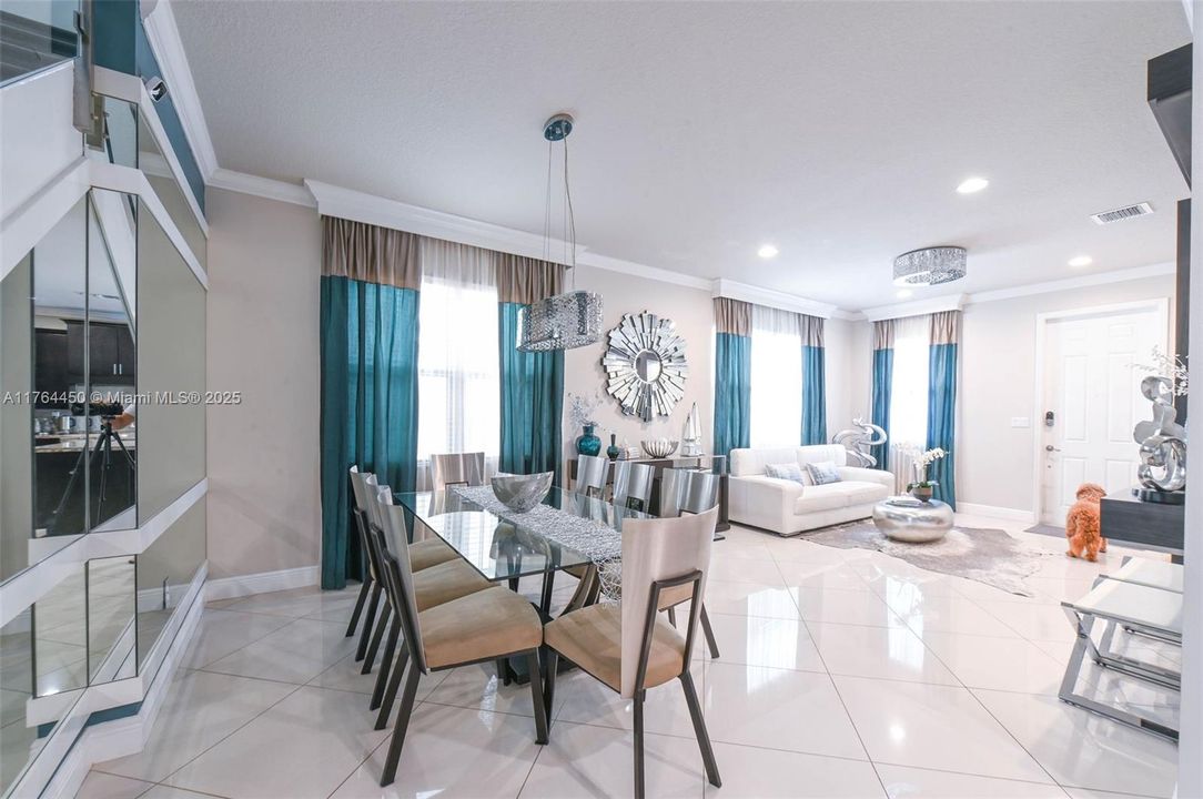 Recently Sold: $1,199,000 (5 beds, 3 baths, 2702 Square Feet)