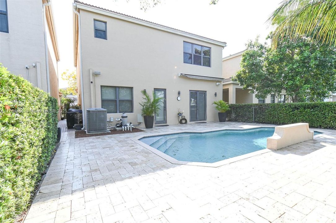 Recently Sold: $1,199,000 (5 beds, 3 baths, 2702 Square Feet)