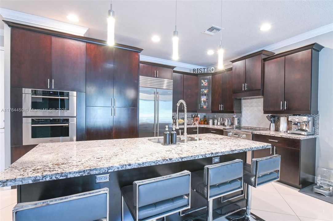 Recently Sold: $1,199,000 (5 beds, 3 baths, 2702 Square Feet)