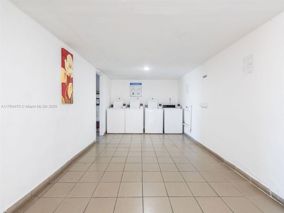 Vendido Recientemente: $289,900 (2 camas, 2 baños, 1160 Pies cuadrados)