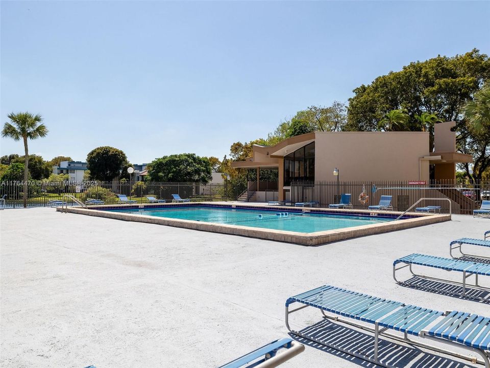 Vendido Recientemente: $289,900 (2 camas, 2 baños, 1160 Pies cuadrados)