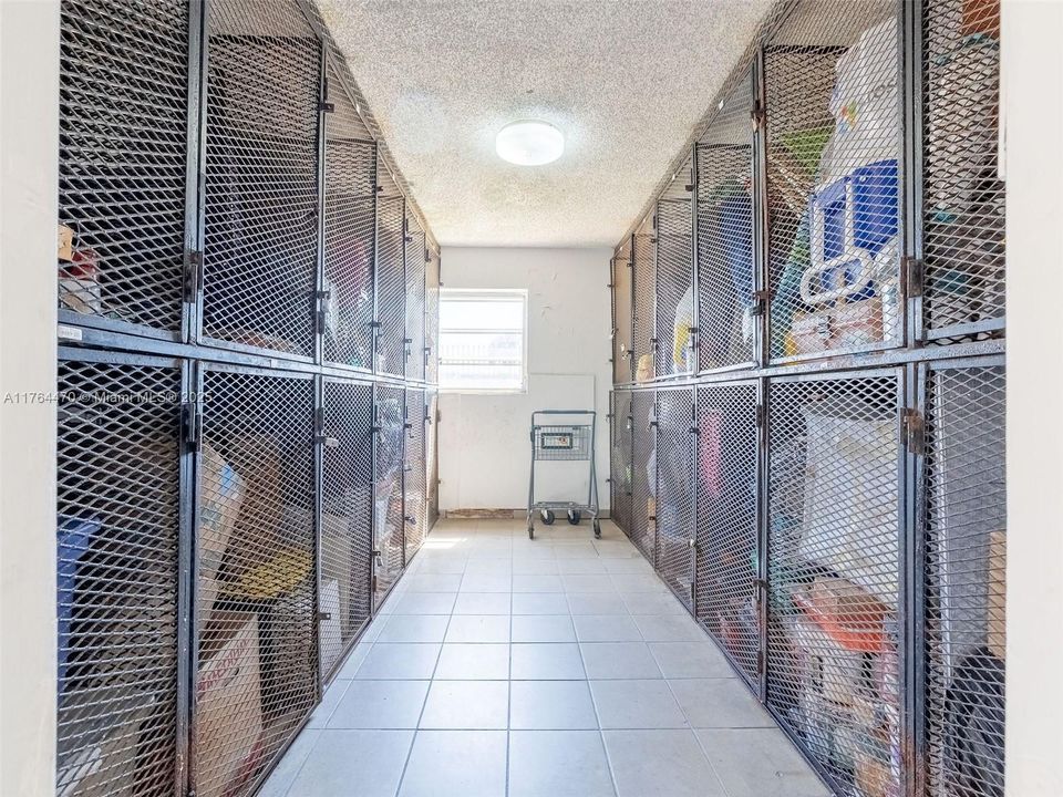 Vendido Recientemente: $289,900 (2 camas, 2 baños, 1160 Pies cuadrados)