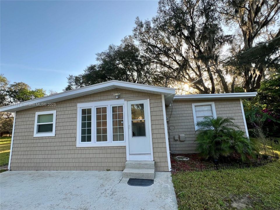 最近售出: $440,000 (3 贝兹, 2 浴室, 1540 平方英尺)