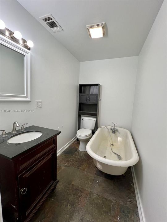 最近售出: $440,000 (3 贝兹, 2 浴室, 1540 平方英尺)