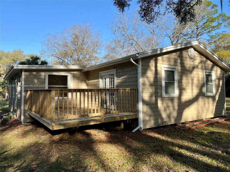 最近售出: $440,000 (3 贝兹, 2 浴室, 1540 平方英尺)