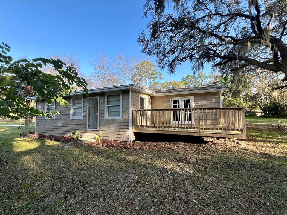 最近售出: $440,000 (3 贝兹, 2 浴室, 1540 平方英尺)