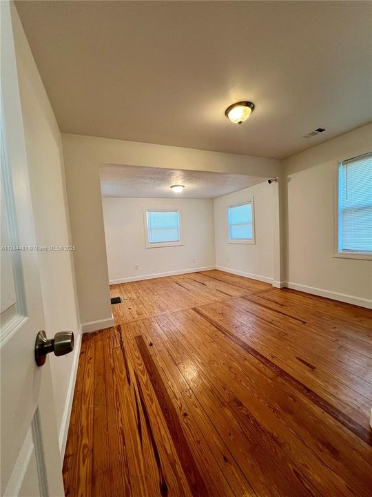 最近售出: $440,000 (3 贝兹, 2 浴室, 1540 平方英尺)