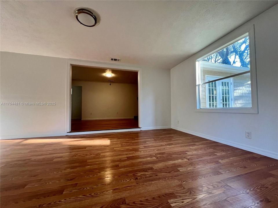 最近售出: $440,000 (3 贝兹, 2 浴室, 1540 平方英尺)