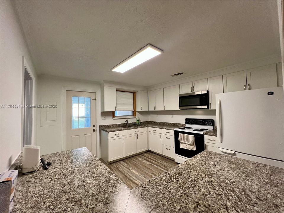 最近售出: $440,000 (3 贝兹, 2 浴室, 1540 平方英尺)