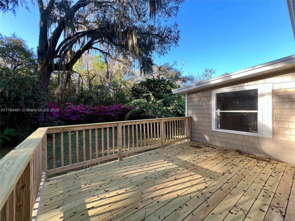 最近售出: $440,000 (3 贝兹, 2 浴室, 1540 平方英尺)