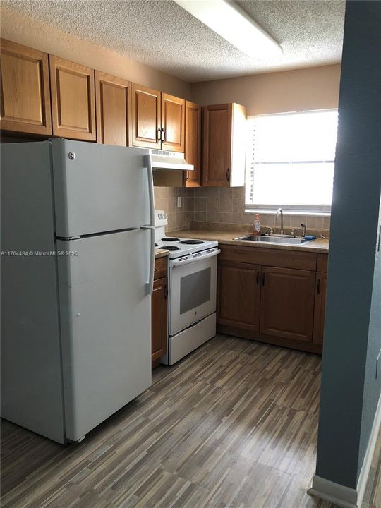 Recently Sold: $184,999 (1 beds, 1 baths, 577 Square Feet)