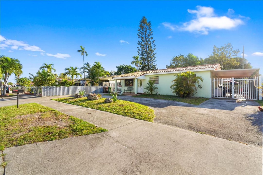 Recently Sold: $584,900 (4 beds, 2 baths, 1700 Square Feet)