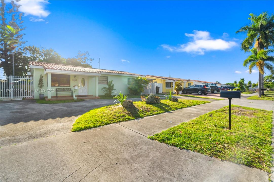 Recently Sold: $584,900 (4 beds, 2 baths, 1700 Square Feet)