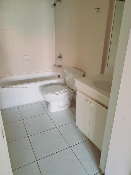 Недавно продано: $370,000 (2 спален, 2 ванн, 910 Квадратных фут)