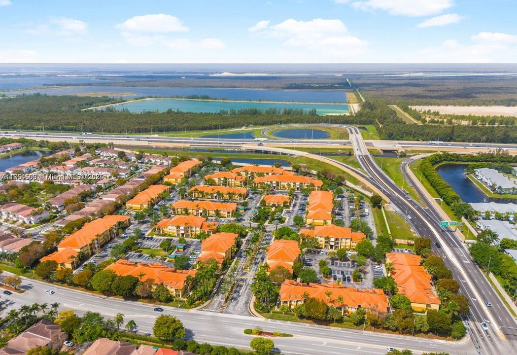 Недавно продано: $370,000 (2 спален, 2 ванн, 910 Квадратных фут)