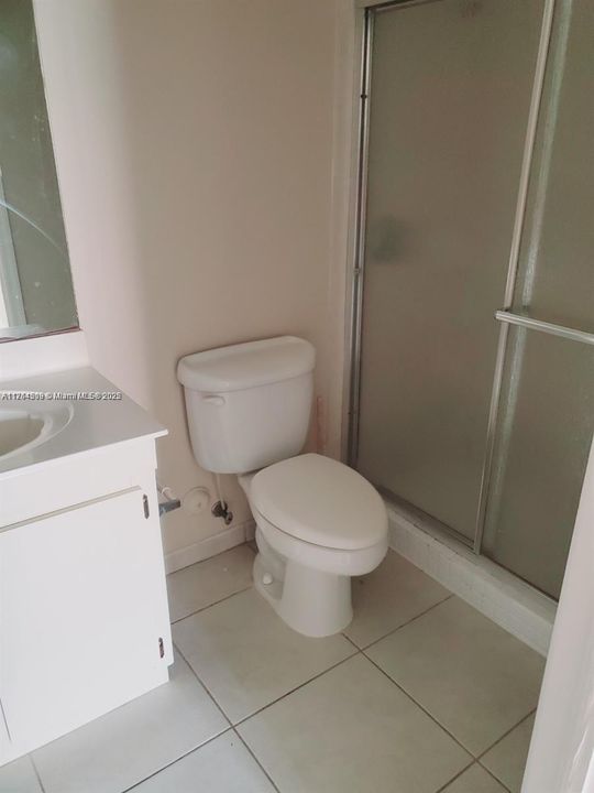 Недавно продано: $370,000 (2 спален, 2 ванн, 910 Квадратных фут)