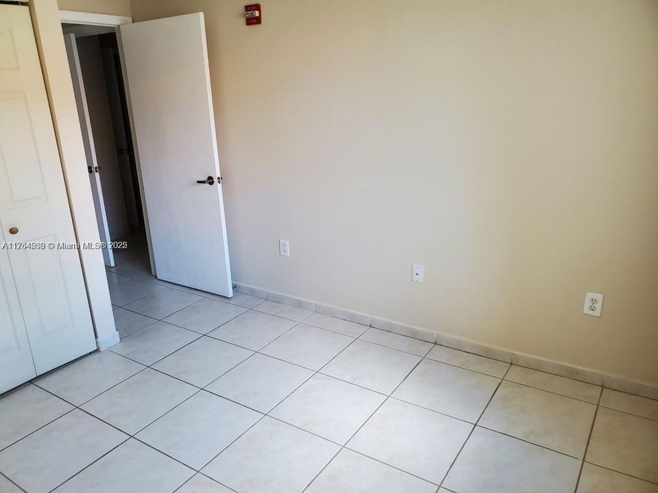 Недавно продано: $370,000 (2 спален, 2 ванн, 910 Квадратных фут)