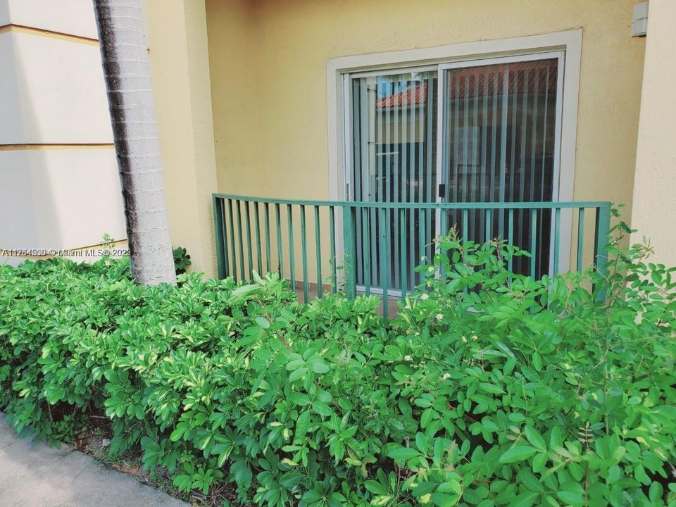 Недавно продано: $370,000 (2 спален, 2 ванн, 910 Квадратных фут)