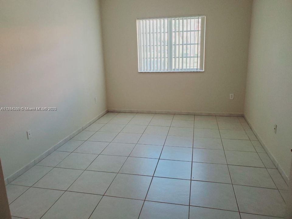 Недавно продано: $370,000 (2 спален, 2 ванн, 910 Квадратных фут)