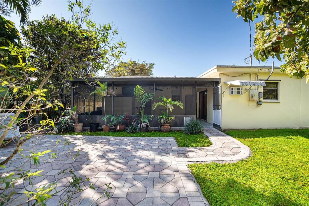 Recently Sold: $779,000 (4 beds, 3 baths, 1888 Square Feet)