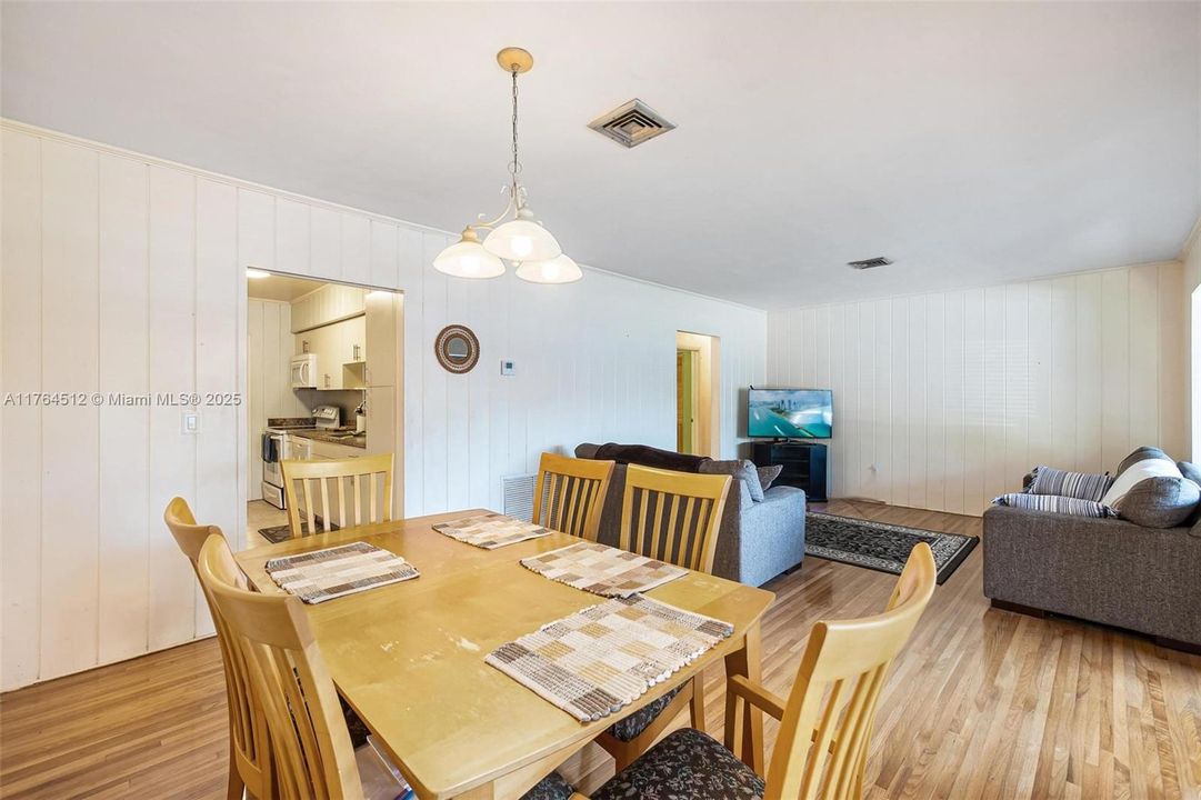 Recently Sold: $779,000 (4 beds, 3 baths, 1888 Square Feet)