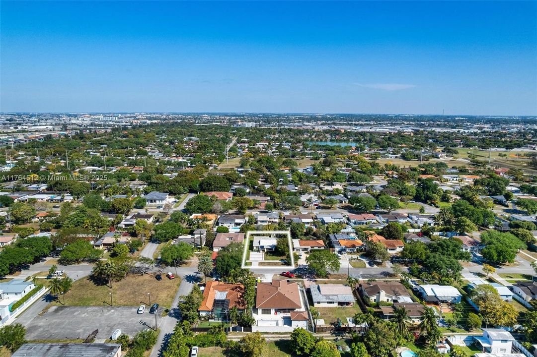 Recently Sold: $779,000 (4 beds, 3 baths, 1888 Square Feet)