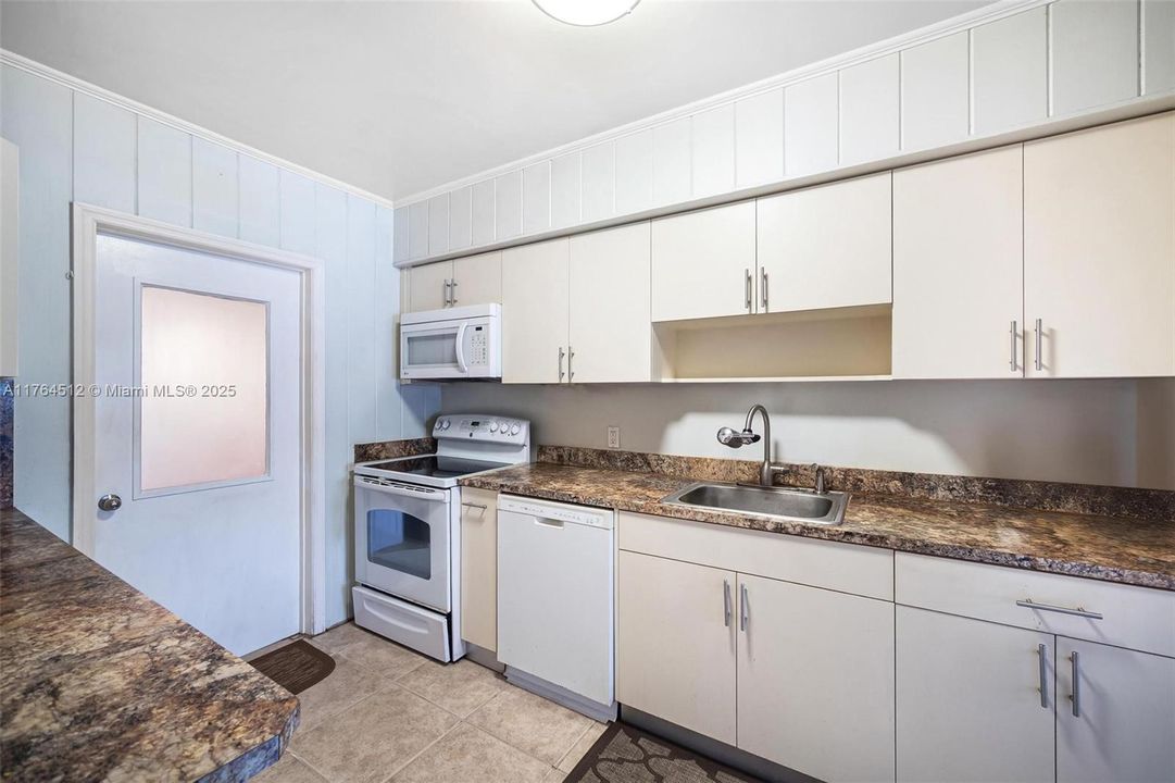 Recently Sold: $779,000 (4 beds, 3 baths, 1888 Square Feet)