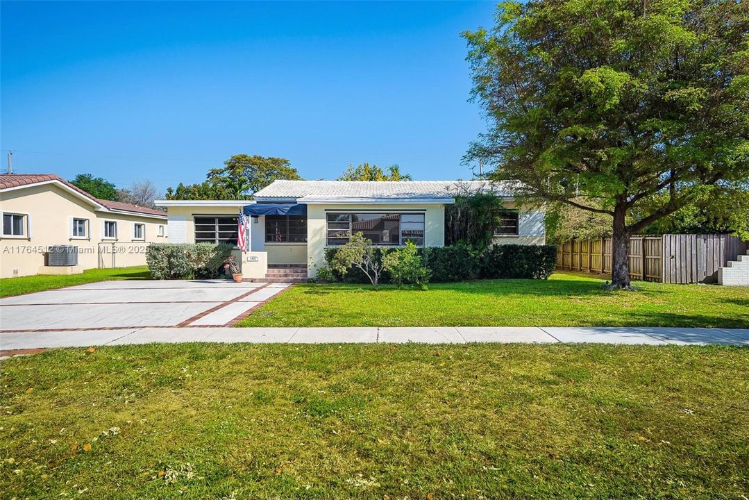 Recently Sold: $779,000 (4 beds, 3 baths, 1888 Square Feet)